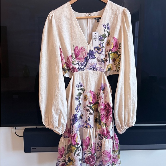 Express V dress - Picture 3 of 3